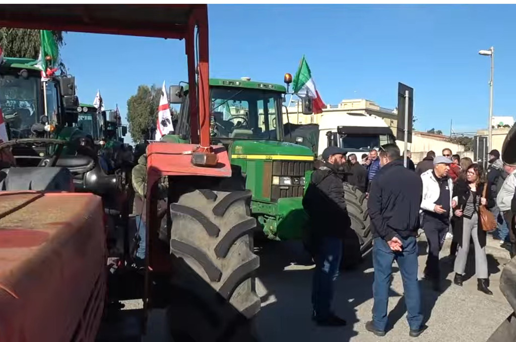 Agricoltori in protesta a Cagliari